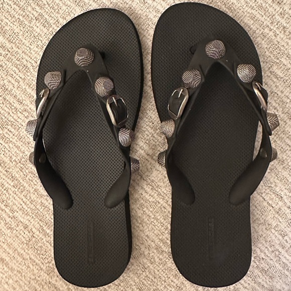 Balenciaga Cagole studded flip flops almost new great condition! - Picture 6 of 7